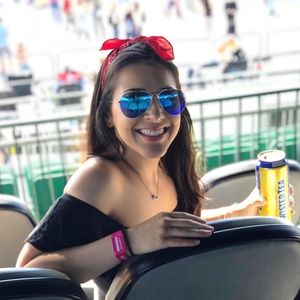 Meet your Posher, Rebecca